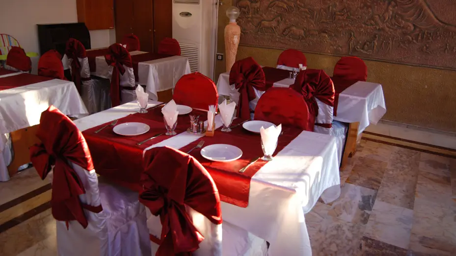 Restaurant & Bar